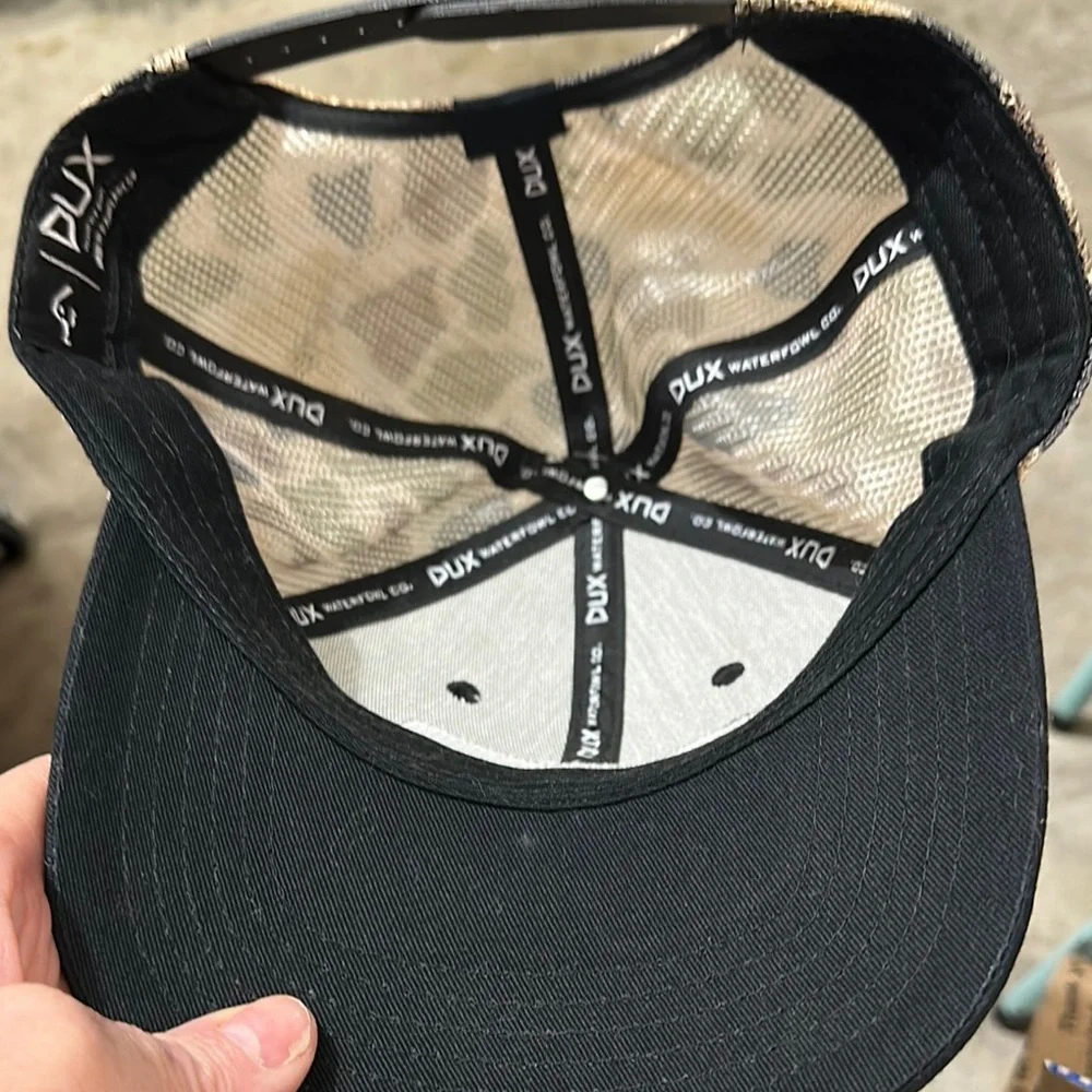 Black Trucker Hat with Curved Brim and‎ Mesh Back / KD